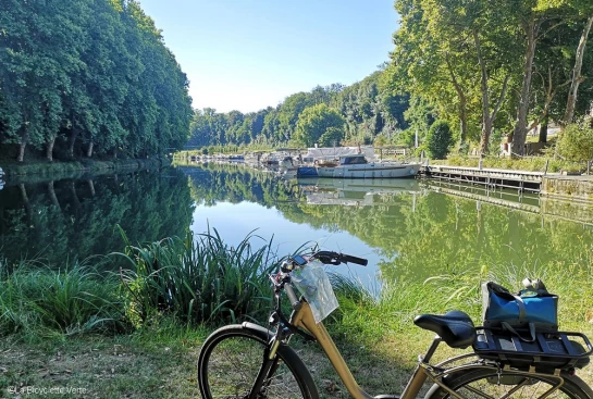 Le canal de la Garonne à vélo