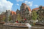 Péniche naviguant à Amsterdam